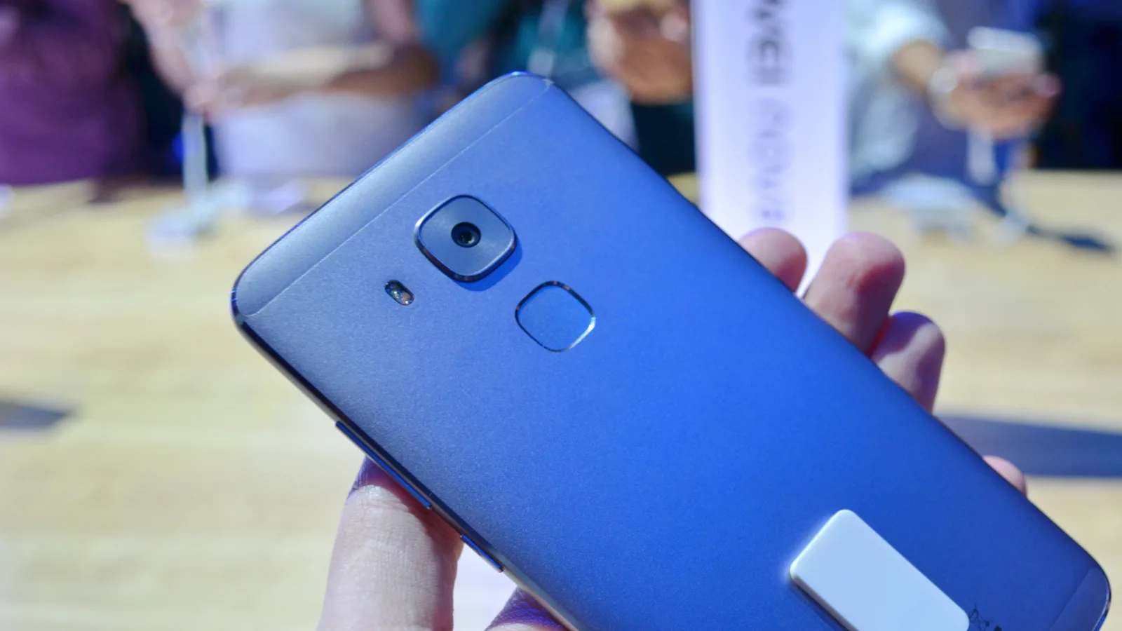 IFA 2016: Primele impresii despre Huawei Nova Plus - undeva între Honor şi Mate, cu design de Mate 8 compact (Video)