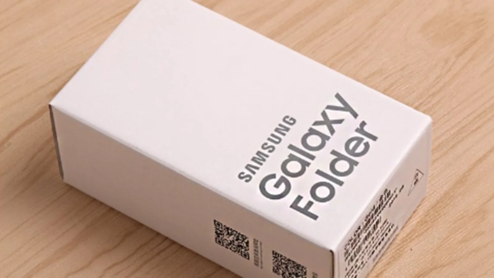 Samsung Galaxy Folder 2 reapare în imagini, de această dată cu ambalajul său şi fotografii live