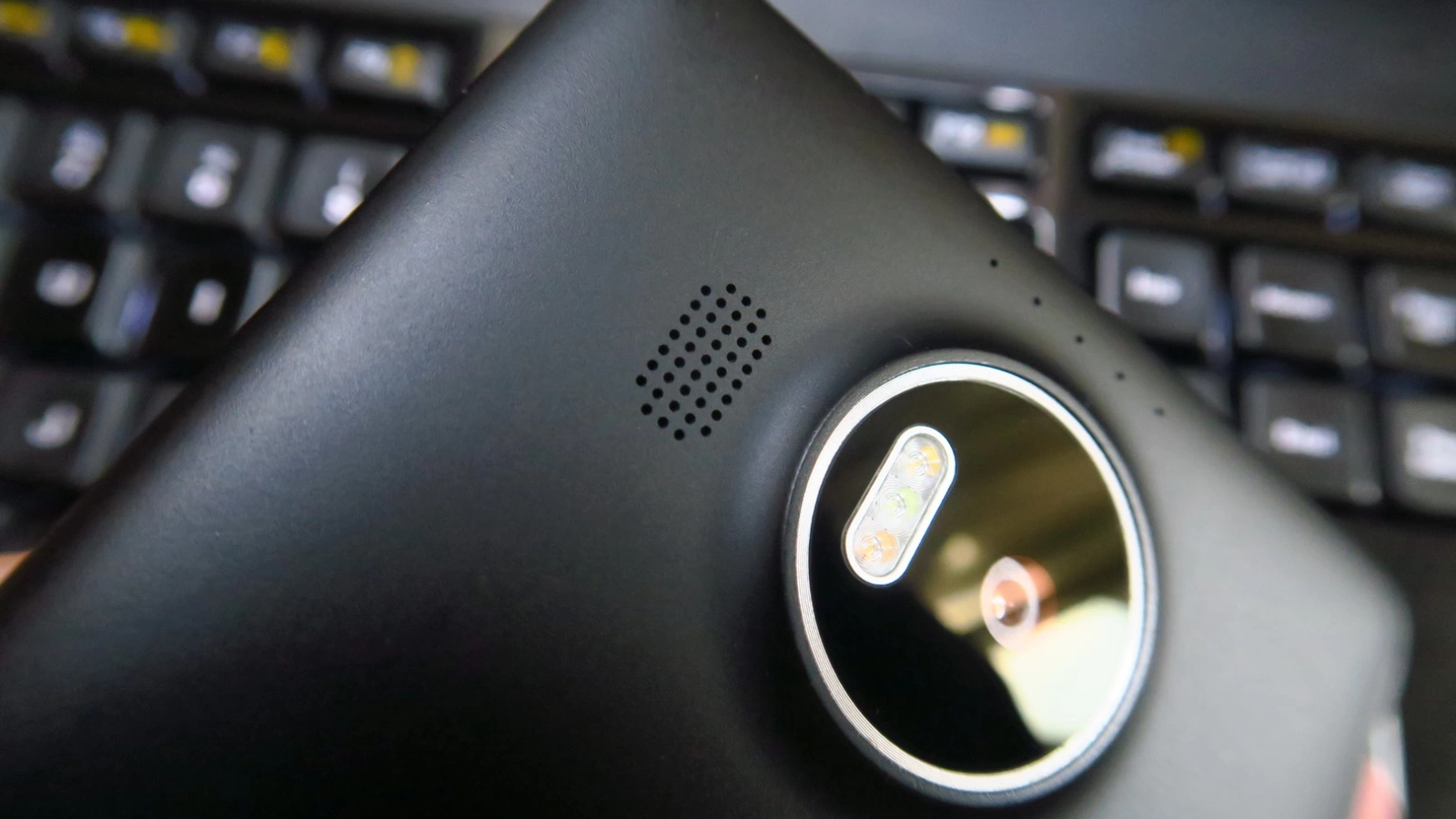 Microsoft Lumia 950 XL: Multimedia cu egalizator separat, acustică bună