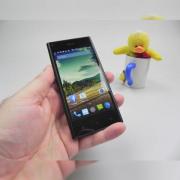 Evolio Neos Review: mai elegant decât alte modele cu preț similar, cu ecran luminos, dar și cu o cameră nesatisfăcătoare (Video)