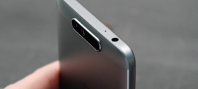 ZTE Blade V8 apare în fotografii reale; terminal mid-range cu cameră duală