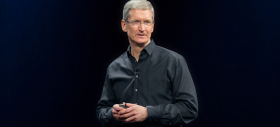CEO-ul Apple, Tim Cook vinde 30.000 de acţiuni Apple, în valoare de 3.6 milioane de dolari