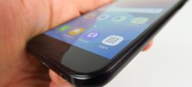 Samsung Galaxy A3 (2017): Autonomie de invidiat chiar și din partea unui battery phone!