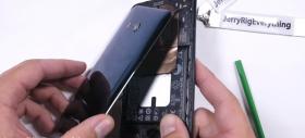 HTC U11 disecat şi reparat în faţa camerei (Video)