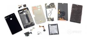 Essential Phone e mai greu de desfăcut decât un ou Kinder din plumb; iFixit au încercat şi nu le-a fost uşor