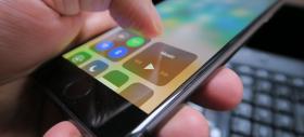 Apple iPhone 8: Display luminos, binișor calibrat