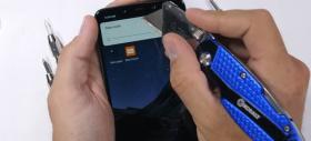 Xiaomi Pocophone F1 nu e doar ieftin şi performant; Iată cum stă la testul de îndoire, ardere, zgâriere (Video)