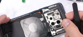 Huawei Mate 20 Pro este desfăcut în faţa camerei şi se dovedeşte a fi greu de reparat (Video)