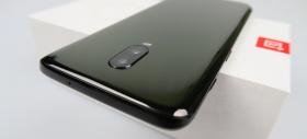 OnePlus 6T: Design ergonomic, vine ca turnat pe orice palmă