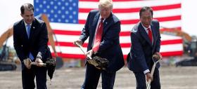 Foxconn va construi până la urmă o fabrică în SUA, după o "discuţie personală" cu Donald Trump
