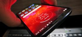 Motorola Moto Z3 Play: Display Super AMOLED excelent luminat şi colorat