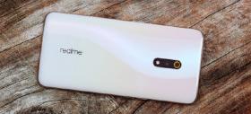 Oppo Realme X își prezintă camera selfie pop-up într-un nou teaser; Vedem și fotografii oficiale