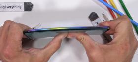 Samsung Galaxy Note 10+ are stylus-ul rupt în două, e zgâriat şi ars de JerryRigEverything (Video)