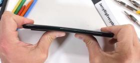 Samsung Galaxy S20 Ultra 5G este foarte rezistent conform testelor lui JerryRigEverything; Iată-l zgâriat, ars, dar nu şi îndoit (Video)