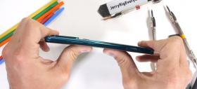 Mi Note 10 este cel mai rezistent telefon Xiaomi testat de JerryRigEverything; Iată device-ul torturat în faţa camerei (Video)