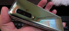 Samsung Galaxy Fold: Camera lui Galaxy S10+ portată pe un format mai generos