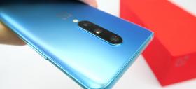 OnePlus 8: Design perfect echilibrat - îmbinările dintre sticlă şi metal sunt line, discrete
