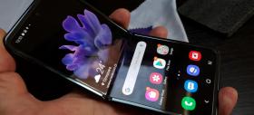 Samsung Galaxy Z Flip: OS, UI, aplicaţii axate pe multitasking în două pătrate