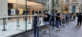 iPhone 12 începe a se livra de astăzi, iar primii cumpărători ce își primesc telefoanele sunt din Australia