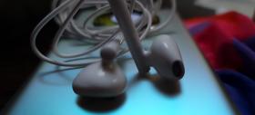 Huawei Mate 40 Pro: Acustică stereo reală, cu voci catifelate şi bas grav