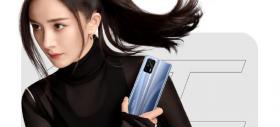 Realme GT 5G are designul confirmat prin postere oficiale; Vedem varianta cu spate din sticlă, cât și varianta Bumblebee cu spate îmbrăcat în piele vegetală