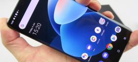 Vivo X60 Pro: Display curbat şi foarte luminos, care oferă satisfacție vizuală
