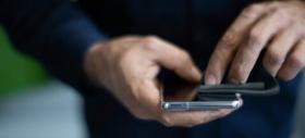 Samsung ironizează Apple, oferind o cârpă gratuită clienţilor din Germania 