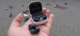 Turul Magazinelor #1093: Monitor de 165 Hz sub 800 lei, aspirator robot ieftin, Galaxy Buds 2 la preţ de cazare Costineşti
