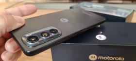 Motorola Edge 30 Unboxing: poate cel mai subţire şi uşor telefon din 2022 (Video)