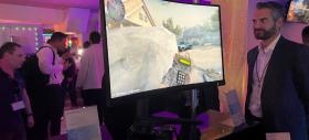 Philips Evnia 5000 Hands On: Philips are şi mouse pad MARE, monitor de 240 Hz pentru maniacii Counter Strike (Video)