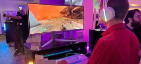 Philips Evnia 7000 Hands On: cel mai wide monitor nou, tastatură şi mouse competitive eSports (Video)
