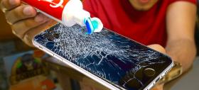 Pasta de dinţi care "repară" ecranul zgâriat de smartphone este doar un mit; Face mai mult rău decât bine