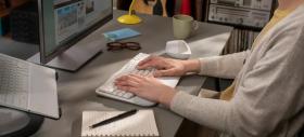 Logitech prezintă tastatura ergonomică wireless Wave Keys, cu design curbat și plastic reciclat în componență