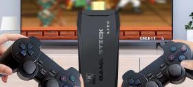 Ești fan jocuri retro? Micul dongle Game Stick Lite din oferta Cafago e la reducere și îți permite să joci titluri PS1, GBA, ATARI pe televizorul tău