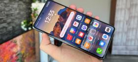 Huawei Mate X6 Unboxing: Huawei revine în joc, cu un pliabil ultrasubțire, cameră Chroma şi multitasking avansat