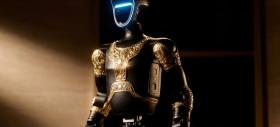 Robot de bogaţi! Acest robot umanoid e acoperit cu aur, în cel mai nou proiect Caviar