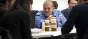 Jony Ive este numit şeful secţiunii de Design de la Apple; Iată o scurtă privire asupra evoluţiei sale!