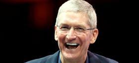 Tim Cook încasează 35.8 milioane de dolari pe o treime din acţiunile sale Apple, după ce acţiuni restricţionate au devenit accesibile