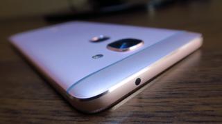 LeEco Le Max 2: Conectivitate cu infraroşu, LTE, USB Type-C, practic de toate