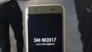 Samsung Galaxy W2017 apare în fotografii! Terminal cu clapetă ce aduce 4 GB RAM și un CPU Snapdragon 820