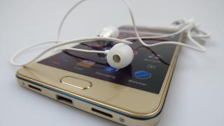 Allview X3 Soul Plus: Multimedia cu volum peste iPhone 6, căşti clasice Allview midrange