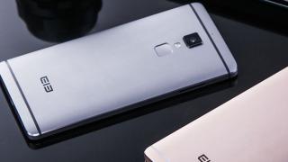 Elephone R9 este încă un telefon care aderă la trendul muchiilor ultrasubţiri ale ecranului