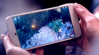 Google Pixel apare accidental într-o reclamă destinată termostatului inteligent Google Nest