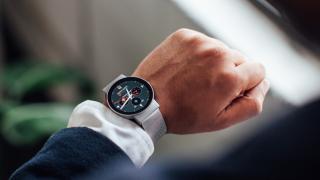 Ceasul inteligent CoWatch este disponibil comercial; costă 279 dolari și vine cu asistentul vocal Amazon Alexa la pachet