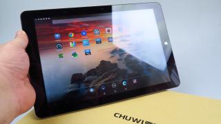 Chuwi Hi12 Unboxing: scoatem din cutie o tabletă uriaşă, cu sistem dual boot, opţiune pentru tastatură şi stylus (Video)