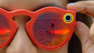 Snapchat îşi schimbă numele oficial, lansează ochelarii cu captură video Spectacles (Video)