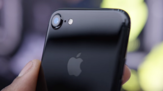 iPhone 7 Jet Black ar fi greu de fabricat, de aceea modelele în această nuanţă sunt greu de găsit