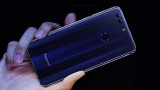 Huawei Honor 8 ajunge în oferta retailerilor români; iată cât costă acest handset arătos cu cameră duală!