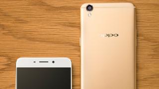 Oppo R9S apare în două noi fotografii, cu ceea ce pare a fi ambalajul său şi un pliant promoţional cu specificaţii