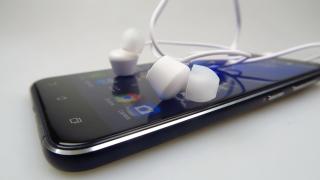 ASUS ZenFone 3 Unboxing (ZE520KL): ASUS trece la sticlă şi metal, renunţă la compromisuri (Video)